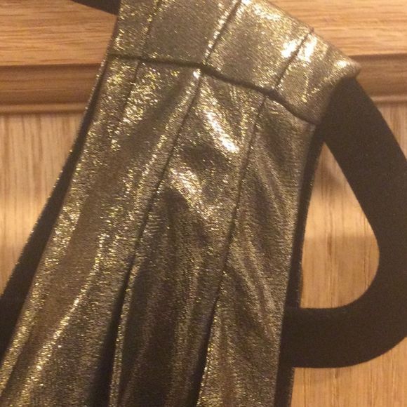 Sussana One- Shoulder Assimetrical Metallic Silk - Picture 7 of 12